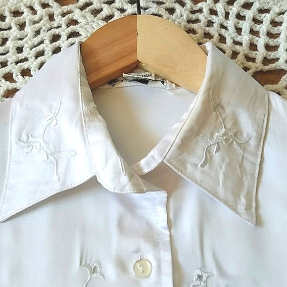 Vintage Embroidered Silky Blouse - Picture 6 of 10